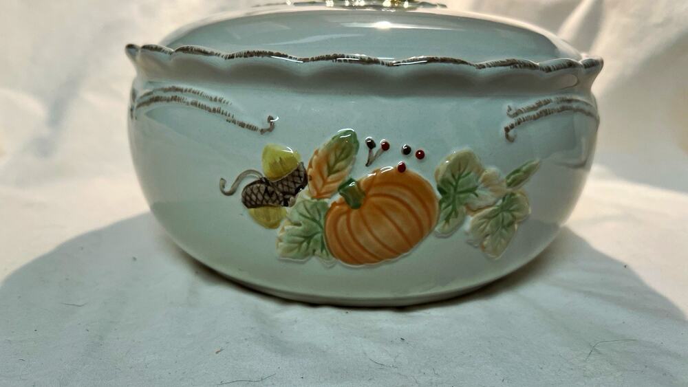 Pfaltzgraff Plymouth 2.5 Qt Covered Serve Dish Pumpkin Acorn Fall Harvest